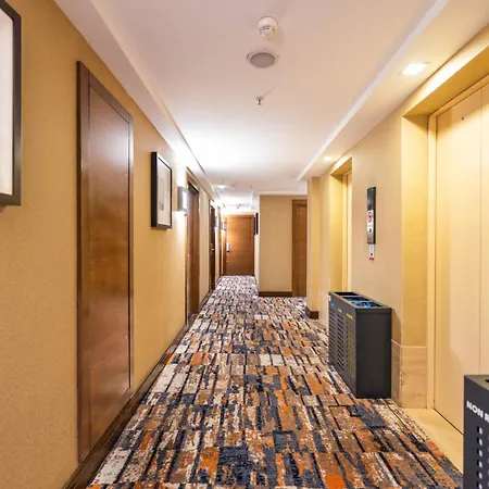 Midtown Hotel 4*
