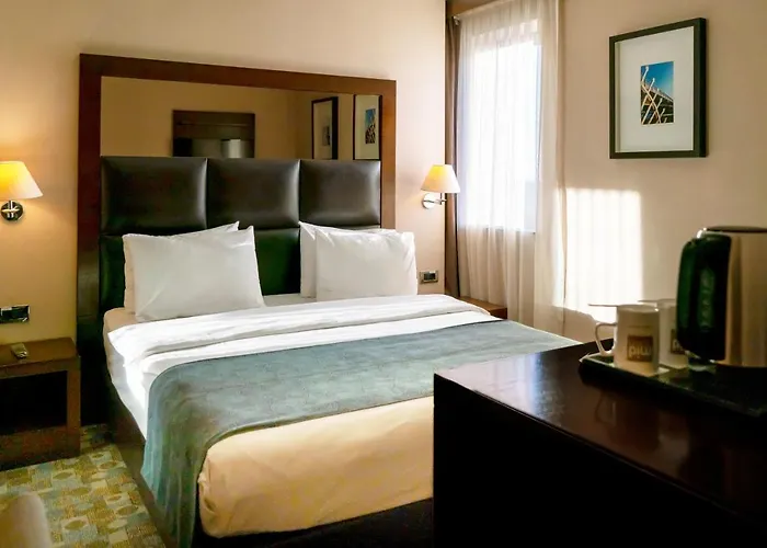 Отель Midtown 4*